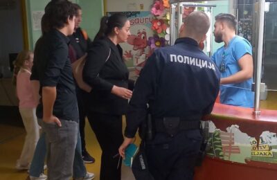 „PRETILI SU MU DA ĆE GA UBITI“: Niški glumac tvrdi da su mu naprednjaci pretukli maloletnog sina! (FOTO, VIDEO)