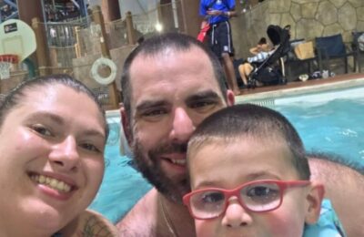 „TREBALO JE DA IMAM SREĆNU PORODICU“: Majka u hotelskoj sobi u Pensilvaniji ubila sina (3) i supruga, pa pokušala da sebi oduzme život! (VIDEO)