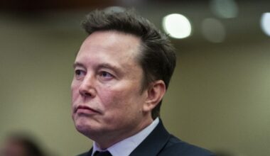 „VEŠTAČKA INTELIGENCIJA I ROBOTI JEDINI NAČIN DA SAD VRATE DUG“: Ilon Mask predlaže revolucionarnu ideju!